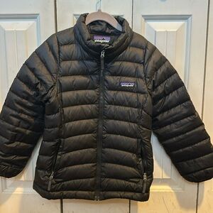 Kid’s black Patagonia lightweight jacket size xs (5-6)